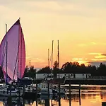 Vakantiehuis Am Yachthafen In *