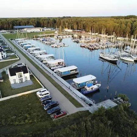 Am Yachthafen In