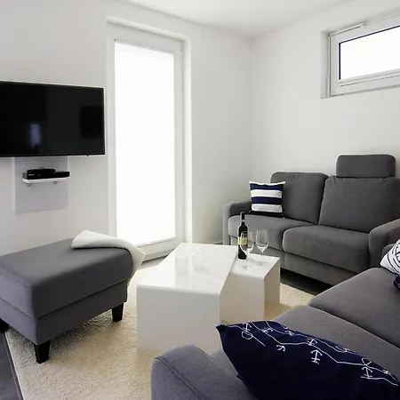 Am Yachthafen In * بيناموندا