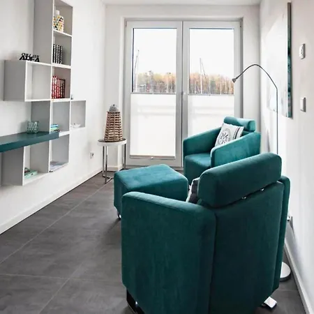 Am Yachthafen In بيناموندا