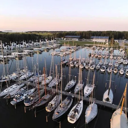 بيت للعطل Am Yachthafen In *