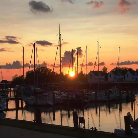 Am Yachthafen In بيت للعطل بيناموندا